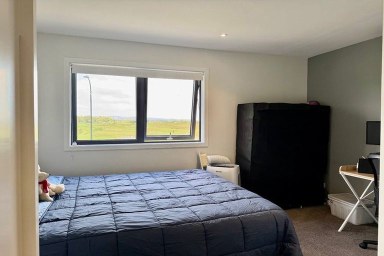 Photo of property in 39 Otuwairoa Esplanade, Opaheke, Papakura, 2113