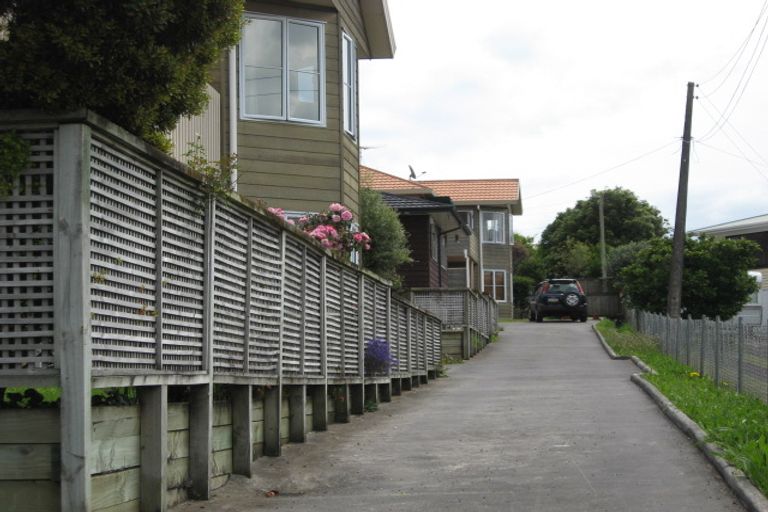 Photo of property in 2/24 Woodward Avenue, Mangere Bridge, Auckland, 2022