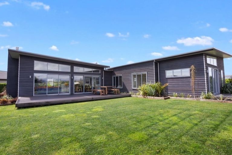 Photo of property in 12 Roseberry Place, Whitianga, 3510
