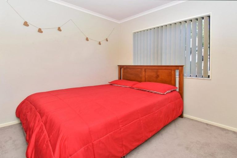 Photo of property in 17 Ashmere Lane, Weymouth, Auckland, 2103