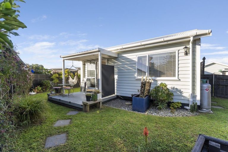Photo of property in 39 Seagrass Place, Otaki Beach, Otaki, 5512