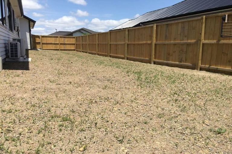 Photo of property in 6 Twin Parks Rise, Papakura, 2110