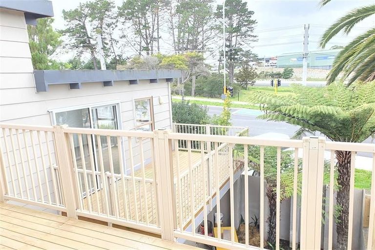 Photo of property in 54 Makora Road, Massey, Auckland, 0614