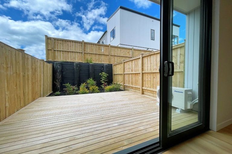 Photo of property in 23 Kuaha Road, Massey, Auckland, 0614