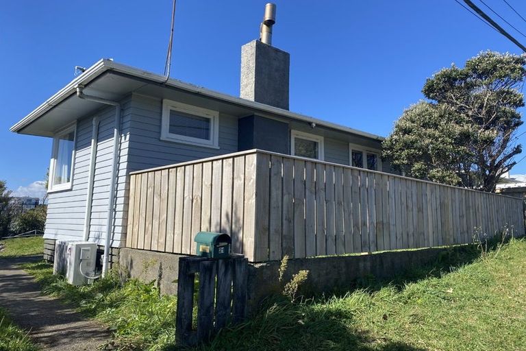 Photo of property in 21 Barclay Street, Newlands, Wellington, 6037