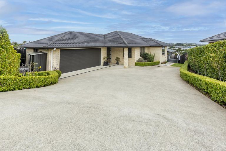 Photo of property in 24 Tokerau Crescent, Pukekohe, 2120