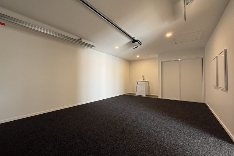 Photo of property in 2 Paradise Way, Halswell, 8025