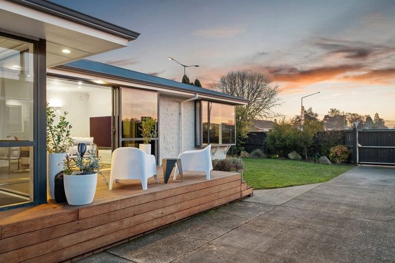 Photo of property in 320 Main North Road, Redwood, Christchurch, 8051