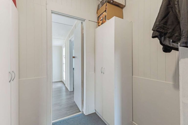 Photo of property in 32 Pendarves Street, New Plymouth, 4310