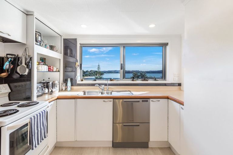 Photo of property in 79 De Luen Avenue, Tindalls Beach, Whangaparaoa, 0930