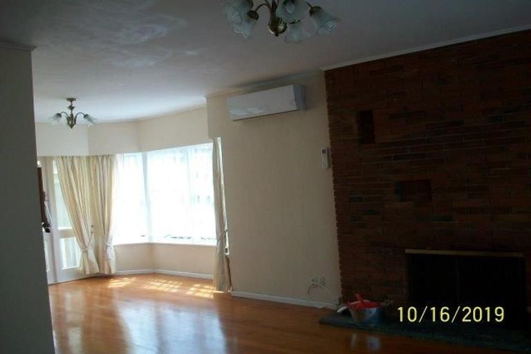 Photo of property in 228 Forrest Hill Road, Forrest Hill, Auckland, 0620