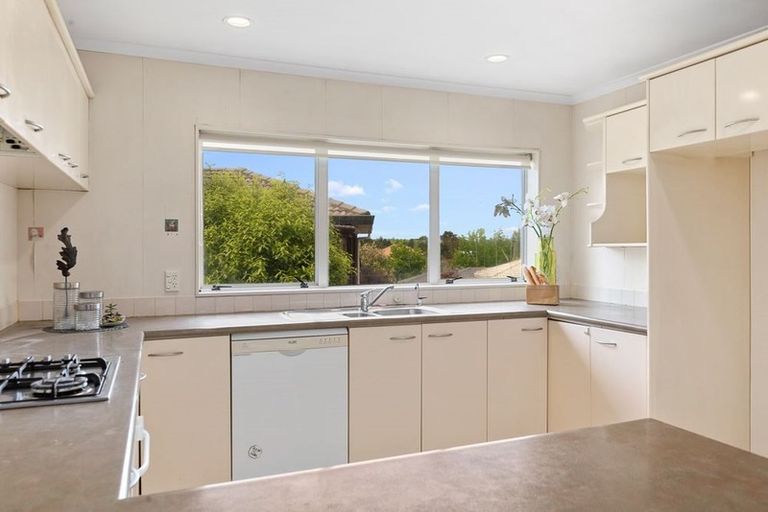 Photo of property in 11 Arirang Rise, Pinehill, Auckland, 0632