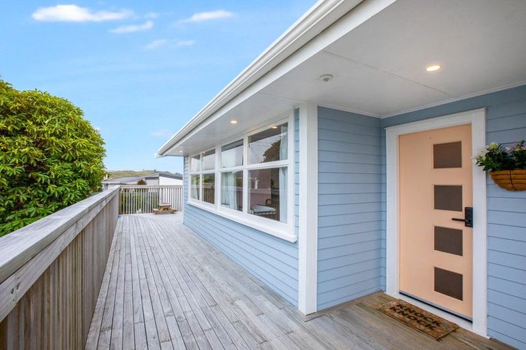 Photo of property in 23 Cara Crescent, Paparangi, Wellington, 6037