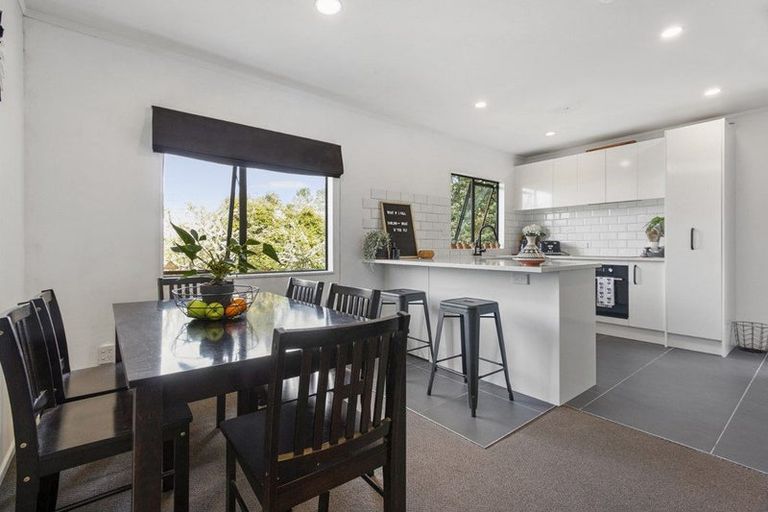 Photo of property in 3a John Webster Place, Glen Eden, Auckland, 0602