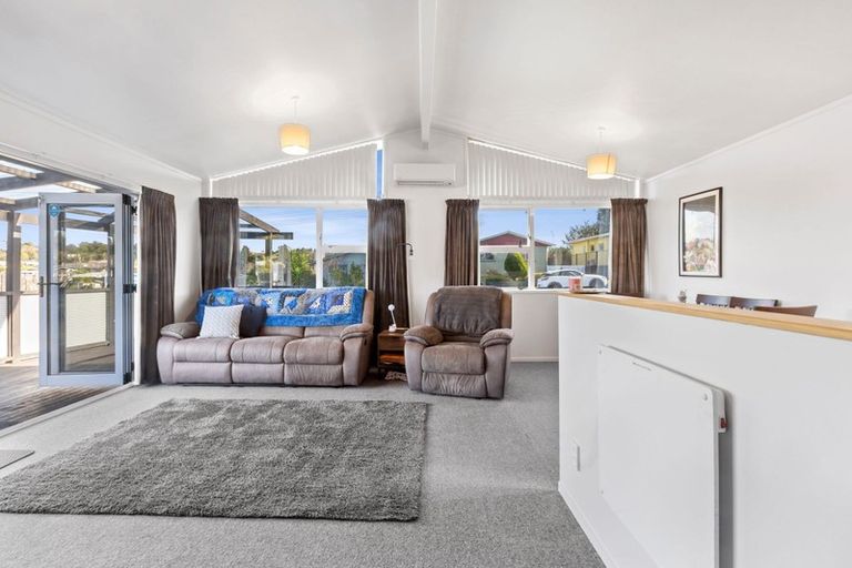 Photo of property in 105 Awanui Street, Merrilands, New Plymouth, 4312