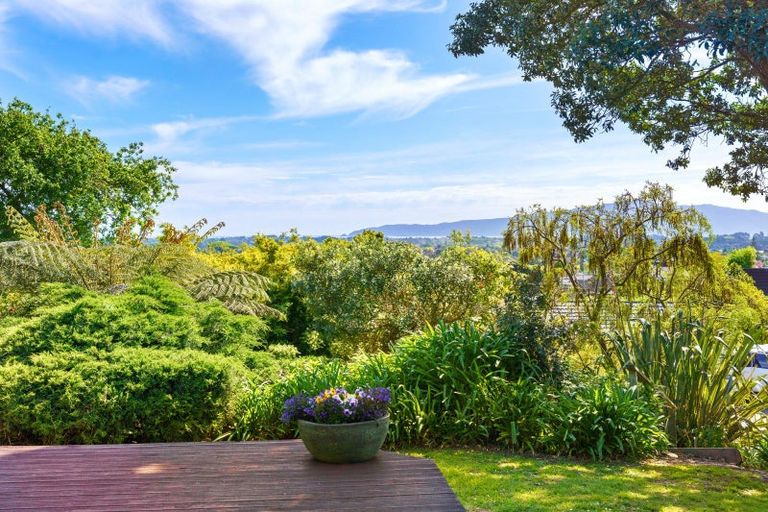 Photo of property in 61 Kakariki Grove, Waikanae, 5036