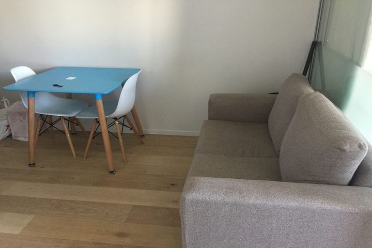 Photo of property in 33 Cricklade Terrace, Windsor Park, Auckland, 0632