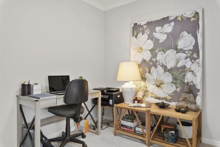 Photo of property in 18 Rewa Rewa Lane, Orewa, 0931