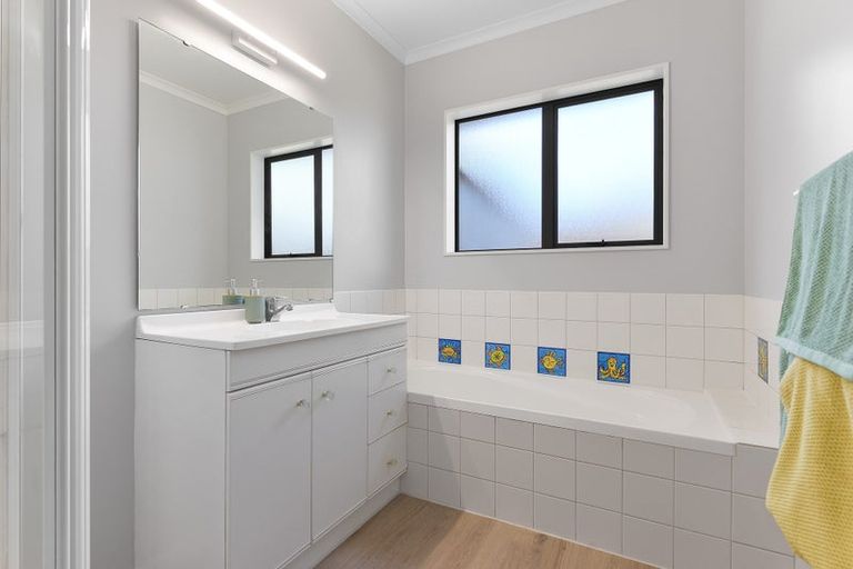 Photo of property in 34 Cairns Crescent, Rototuna, Hamilton, 3210