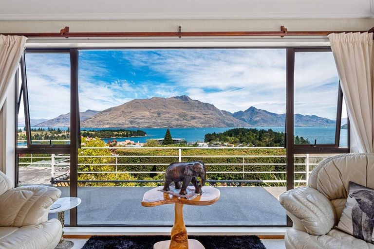 Photo of property in 19 Salmond Place, Queenstown, 9300