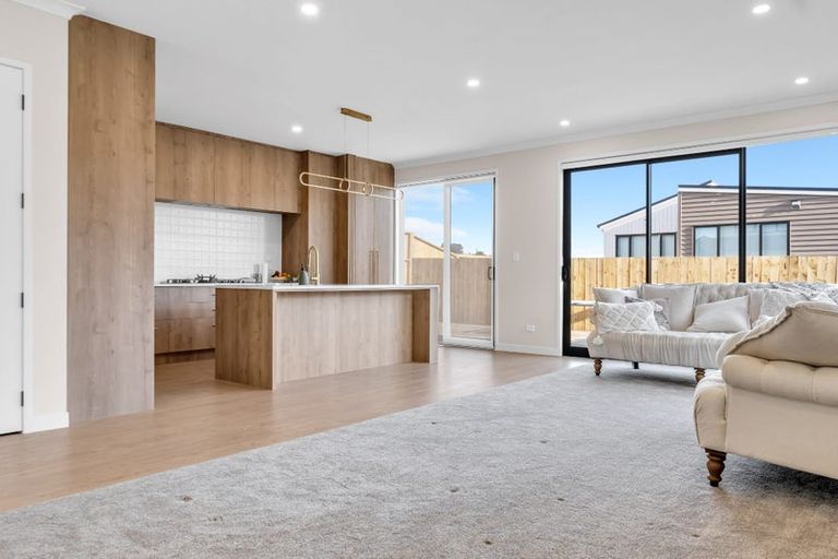 Photo of property in 52 Michael Bosher Way, Flat Bush, Auckland, 2019