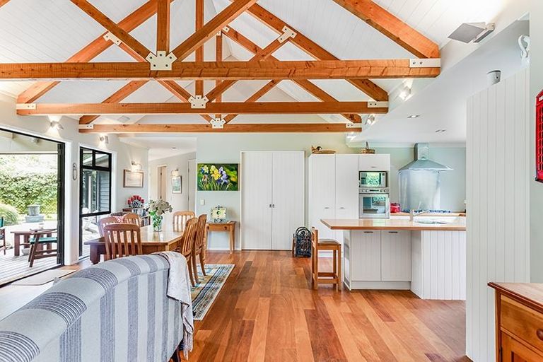 Photo of property in 208 Mapara Road, Acacia Bay, Taupo, 3385