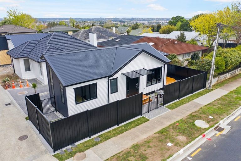 Photo of property in 54d Te Atatu Road, Te Atatu South, Auckland, 0610