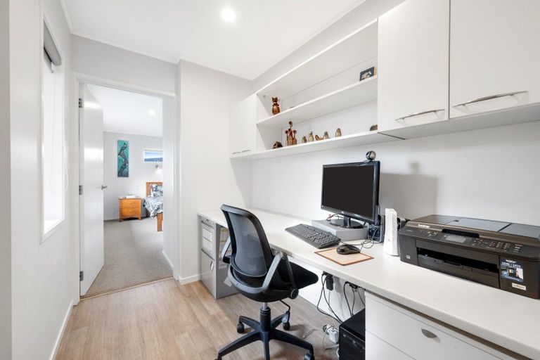 Photo of property in 32 Harford Place, Pakuranga Heights, Auckland, 2010