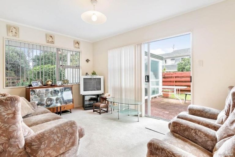 Photo of property in 34 Akoranga Drive, Northcote, Auckland, 0627