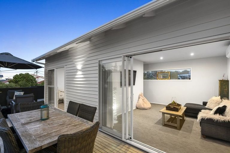 Photo of property in 3 Kitchener Terrace, Moturoa, New Plymouth, 4310