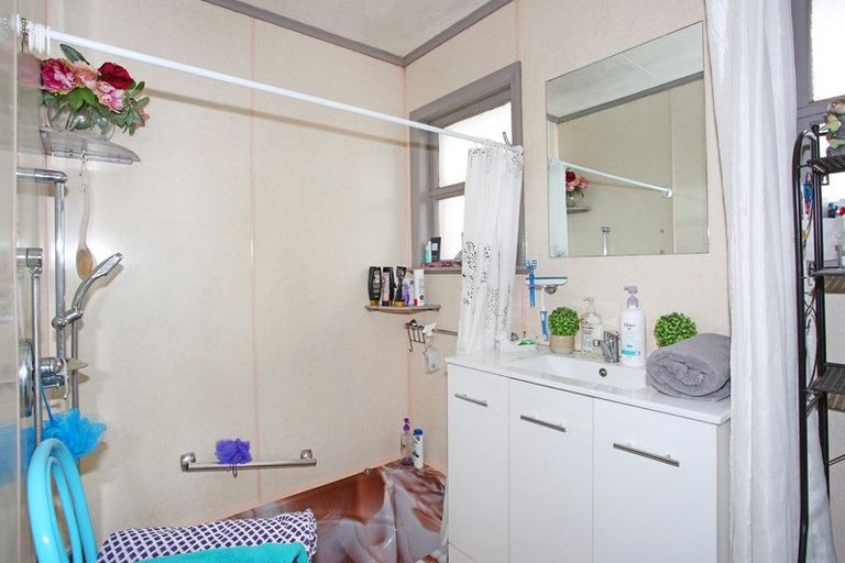 Photo of property in 3 Valentine Street, Papakura, 2110