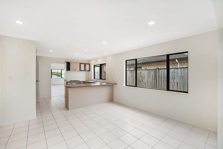 Photo of property in 20 Speyside Crescent, Flat Bush, Auckland, 2016