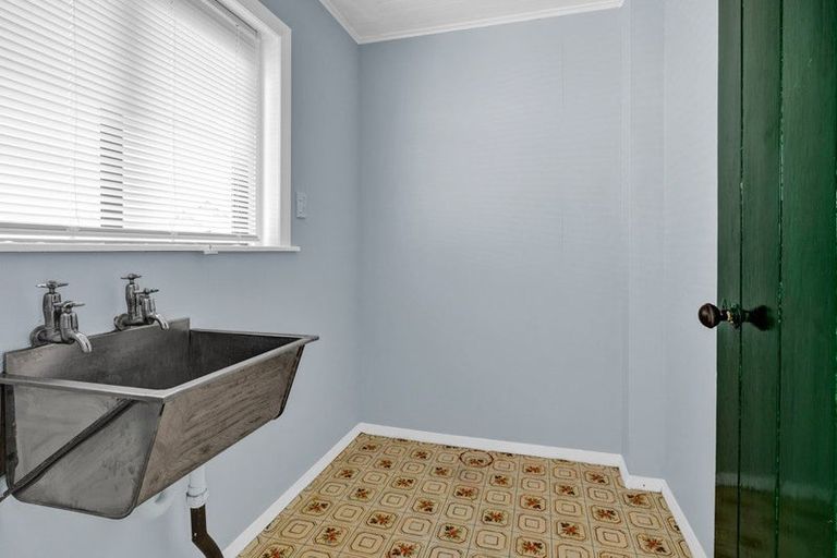 Photo of property in 15 Wrantage Street, Westown, New Plymouth, 4310