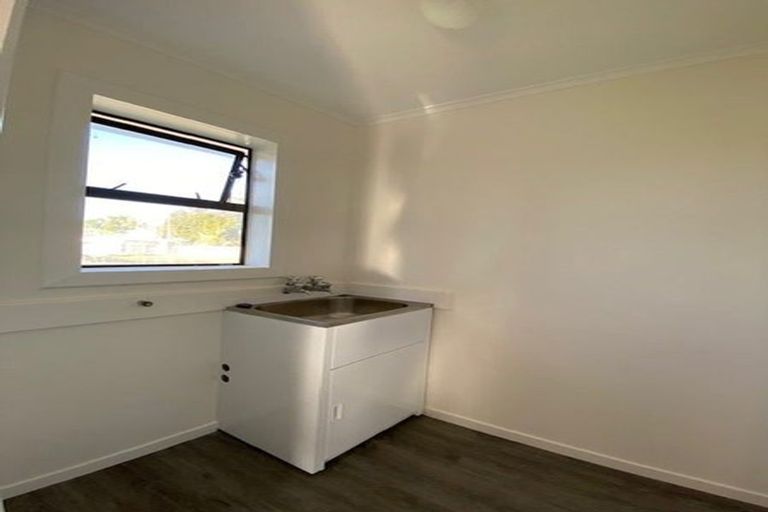 Photo of property in 37 Fairclough Road, Beach Haven, Auckland, 0626