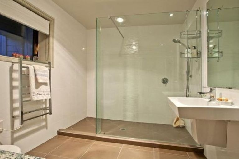 Photo of property in 14 Rahui Road, Greenhithe, Auckland, 0632