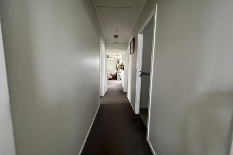 Photo of property in 1 Gaede Terrace, Sunnyvale, Auckland, 0612