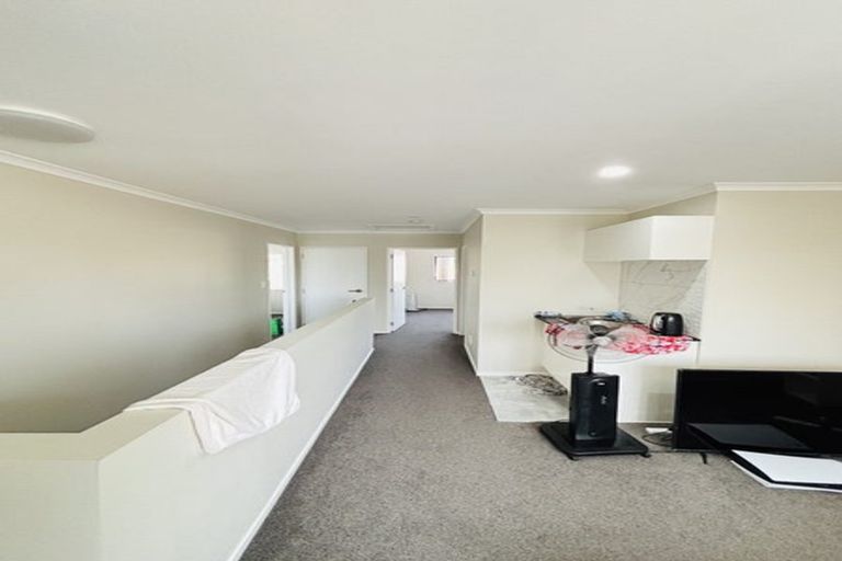 Photo of property in 1/2 Cameron Street, Papakura, 2110