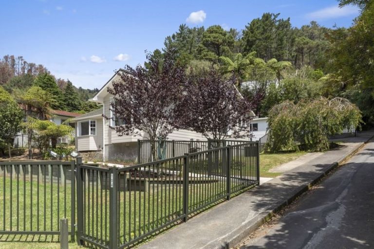 Photo of property in 104 Kamahi Street, Stokes Valley, Lower Hutt, 5019