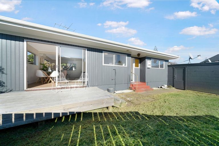 Photo of property in 3/1a Amberley Avenue, Te Atatu South, Auckland, 0610