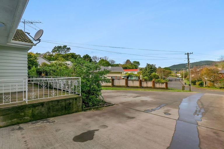 Photo of property in 46 Kiwi Crescent, Tawa, Wellington, 5028