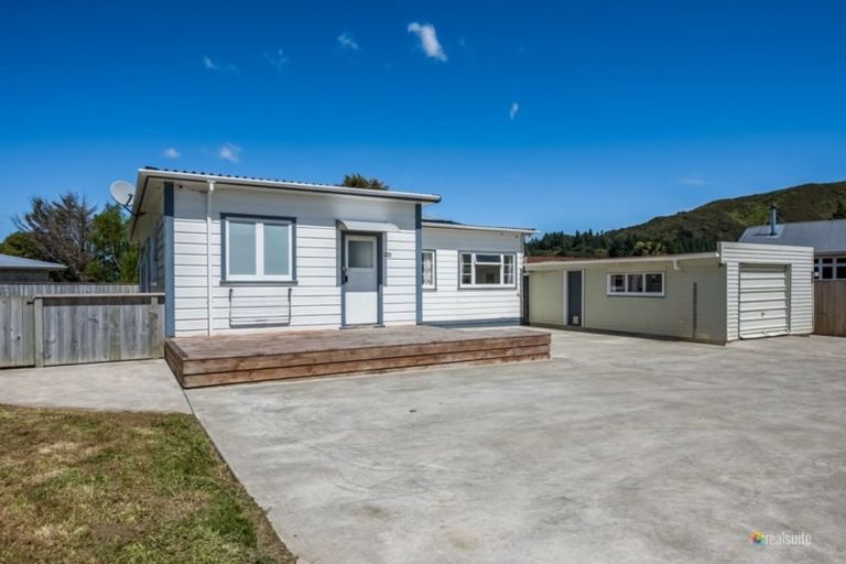 Photo of property in 123 Upper Fitzherbert Road, Wainuiomata, 5373
