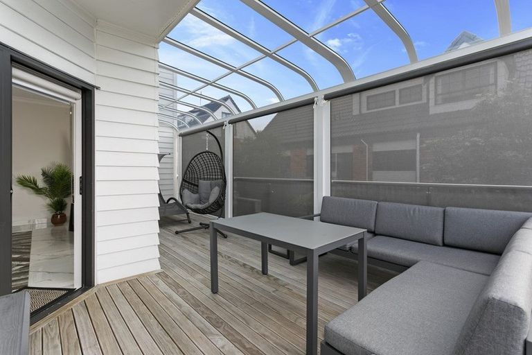 Photo of property in 4225d Great North Road, Glendene, Auckland, 0602