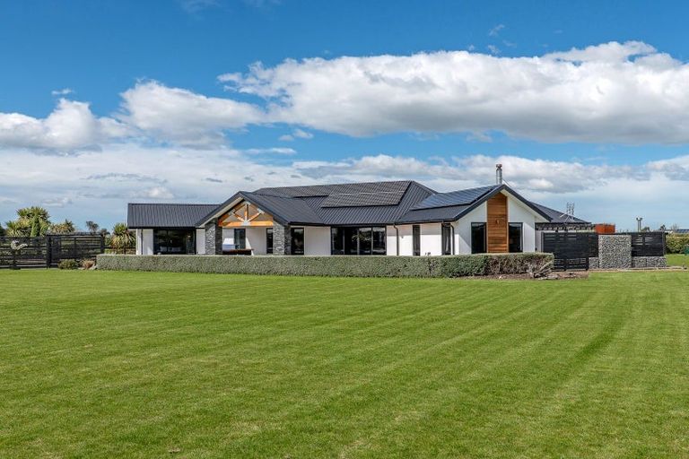 Photo of property in 29 Whitcombe Place, Darfield, 7571