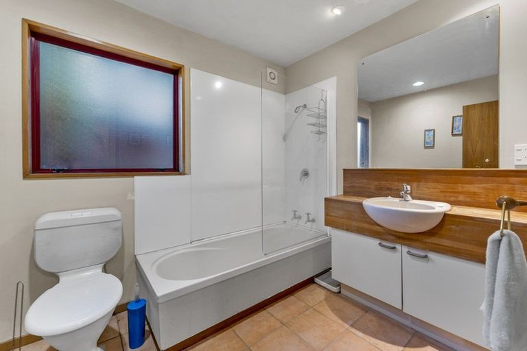 Photo of property in 22a Evergreen Place, Sunshine Bay, Queenstown, 9300