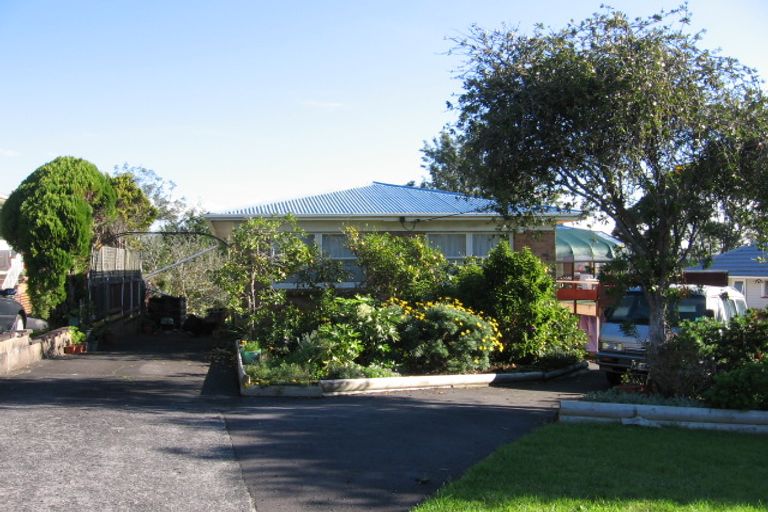 Photo of property in 122 Flanshaw Road, Te Atatu South, Auckland, 0610