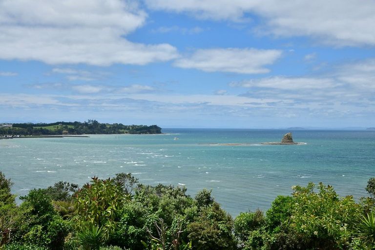 Photo of property in 979 Whangaparaoa Road, Tindalls Beach, Whangaparaoa, 0930