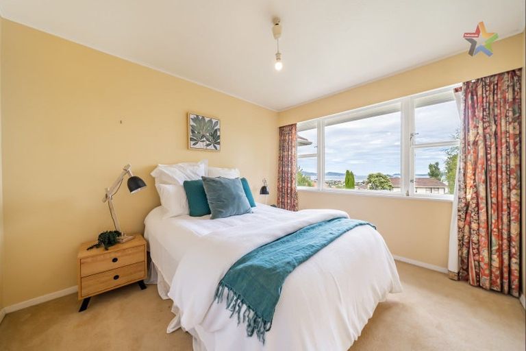 Photo of property in 27 Magnolia Grove, Maungaraki, Lower Hutt, 5010