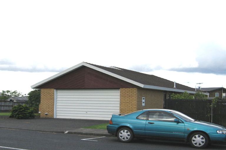 Photo of property in 16 Luckens Road, West Harbour, Auckland, 0618