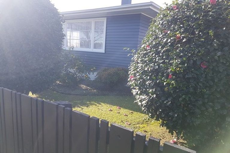 Photo of property in 17 Botanical Road, Takaro, Palmerston North, 4412