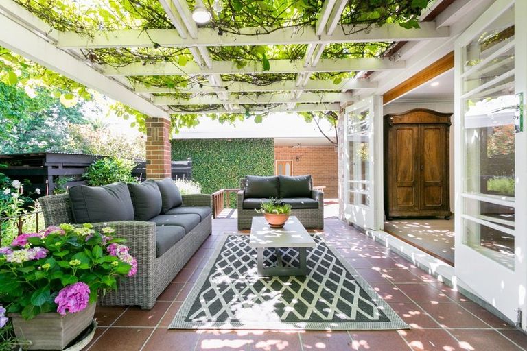 Photo of property in 2 Corwen Place, Mayfair, Hastings, 4122